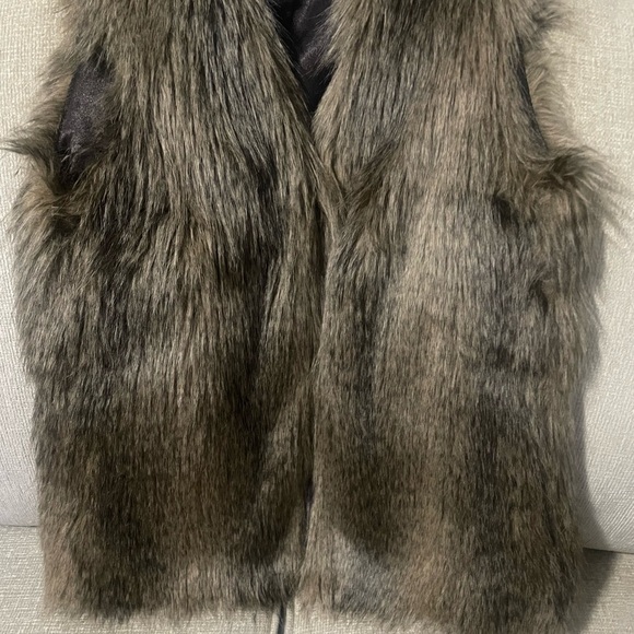 Vest - Picture 3 of 5